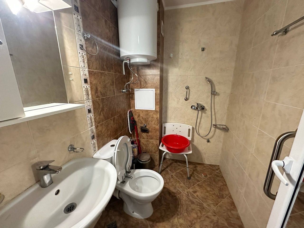 Dwupokojowe mieszkanie w Słonecznym Brzegu – w pełni umeblowana nieruchomość z doskonałą lokalizacją i całoroczną infrastrukturą