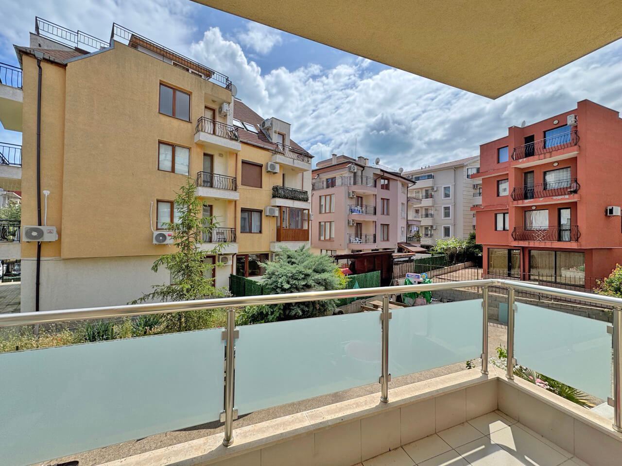 Przestronny apartament z trzema sypialniami do całorocznego zamieszkania w dzielnicy Czerno More w Nesebyrze