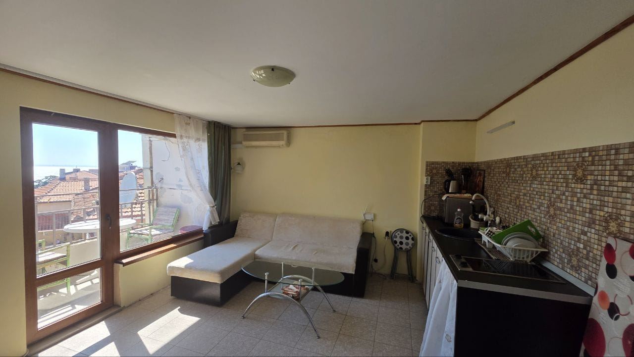 Dwupoziomowy apartament z widokiem na morze w Pomorie – bez opłaty za utrzymanie