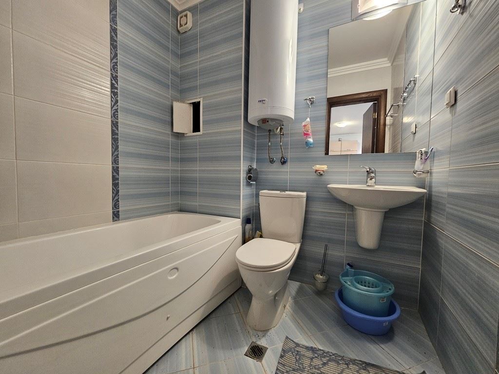 Luksus na pierwszej linii – stylowe mieszkanie z werandą, prywatnym ogrodem i widokiem na morze w Świętym Własie