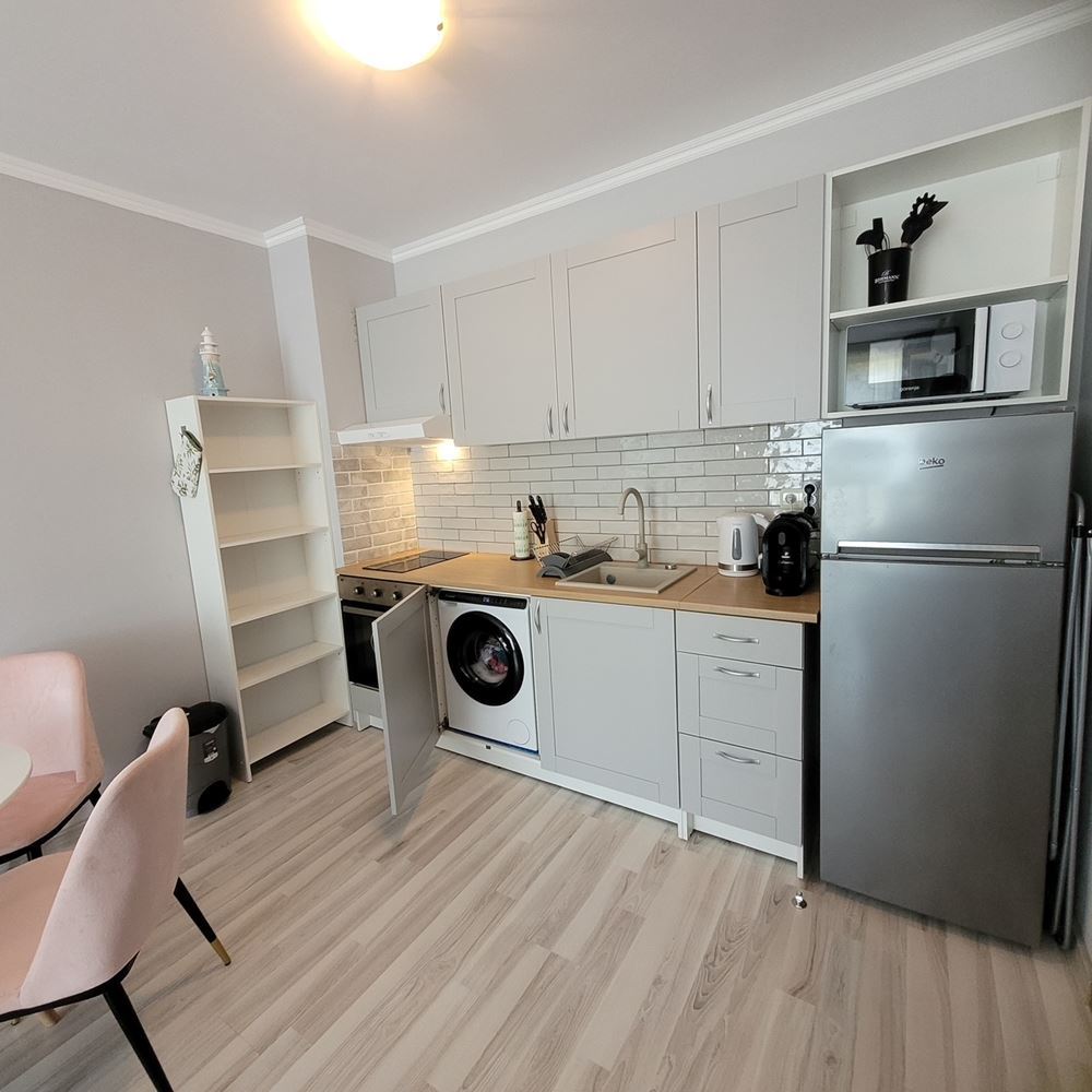 Przytulny apartament z jedną sypialnią z nowym wyposażeniem w zamkniętym kompleksie nad morzem w kurorcie Elenite