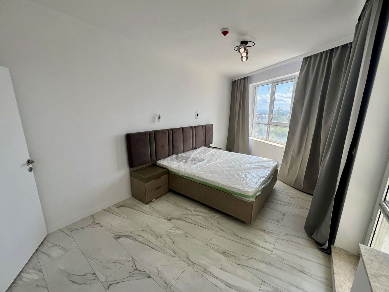Nowoczesny apartament z jedną sypialnią z panoramicznym widokiem w prestiżowym kompleksie – gotowy do zamieszkania