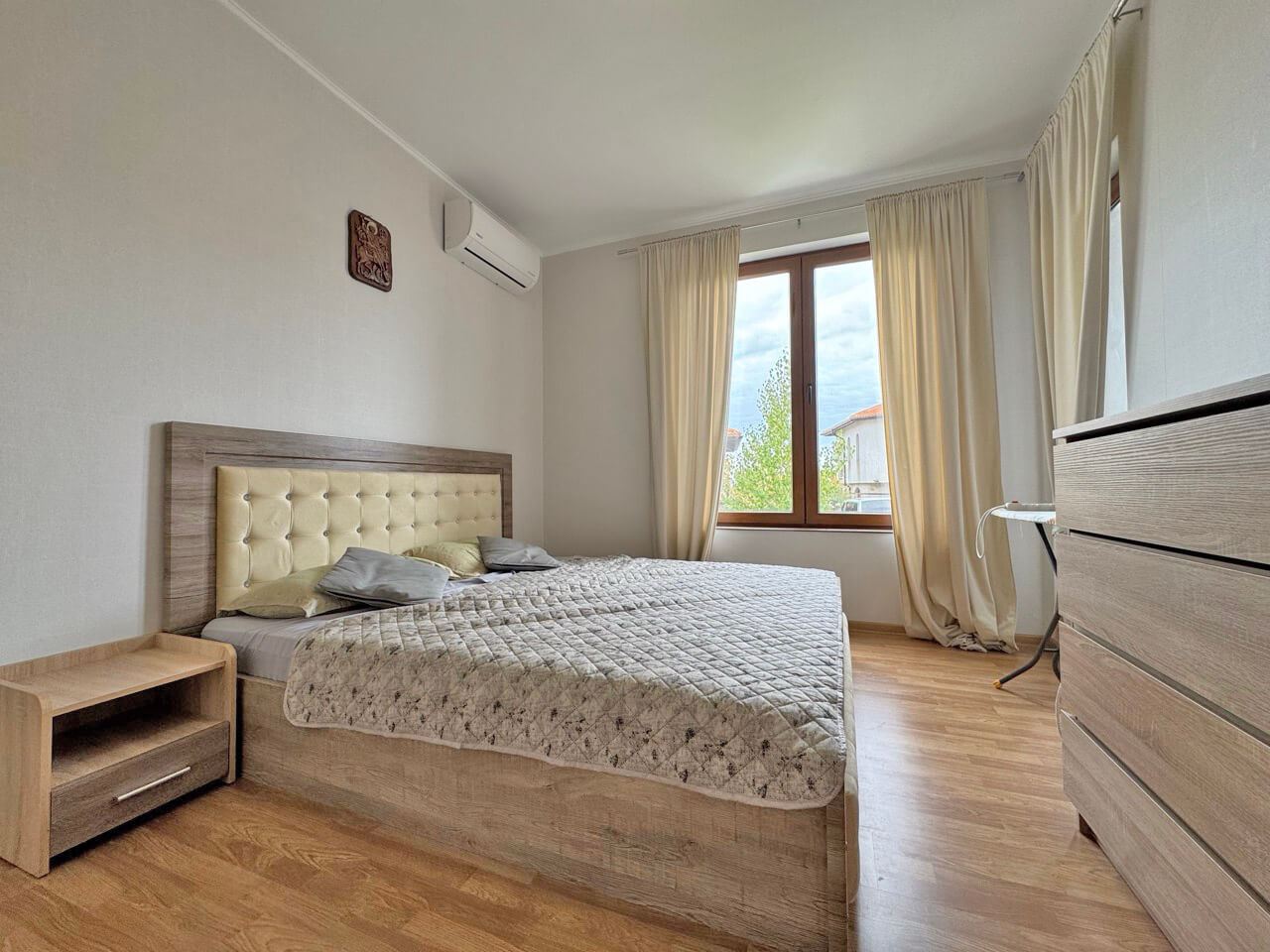Umeblowany apartament z jedną sypialnią w nowym kompleksie w Aheloj – spokój, zieleń i komfort nad morzem