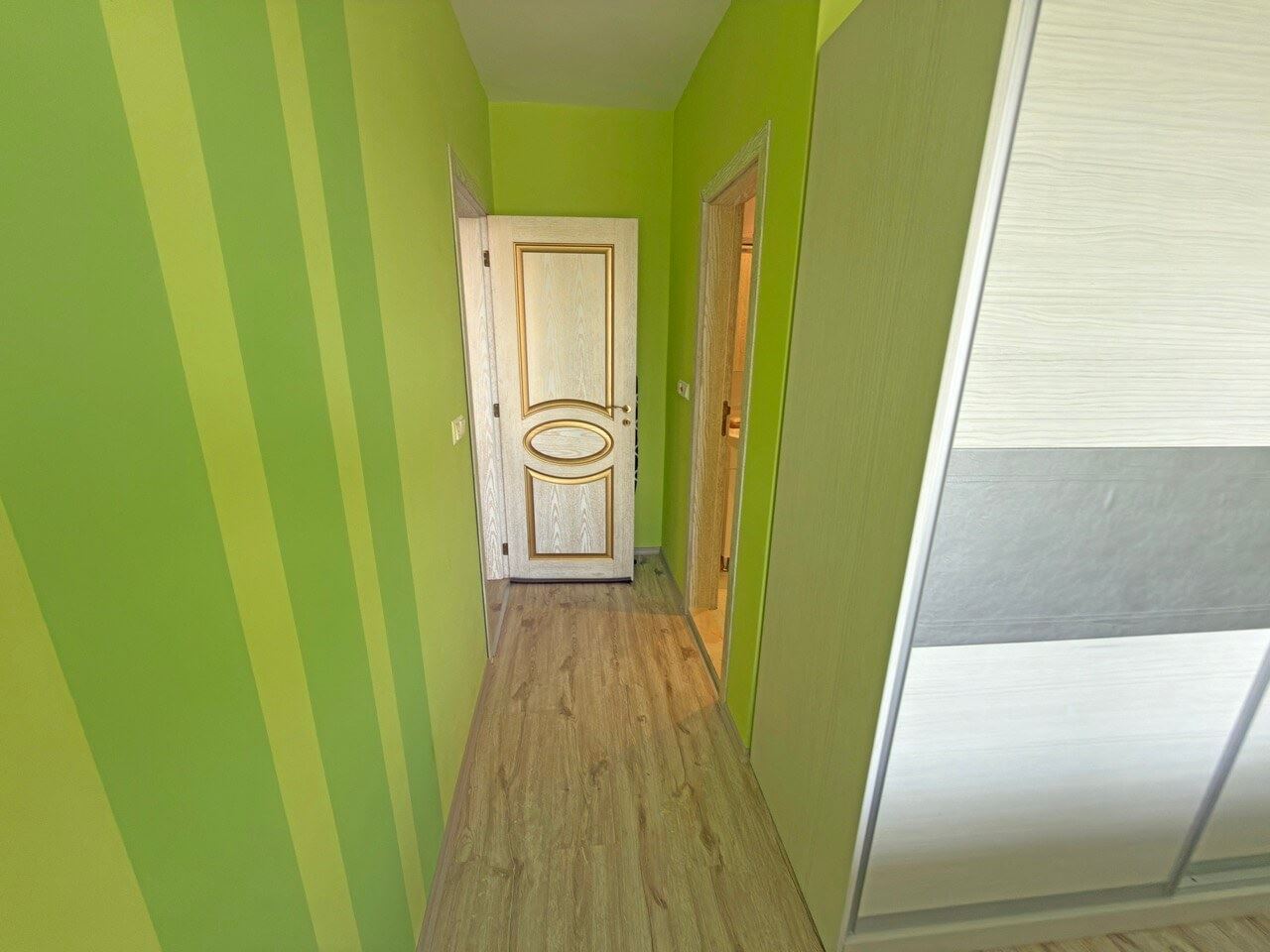 Apartament z dwiema sypialniami i widokiem na morze, 200 metrów od plaży w Pomorie