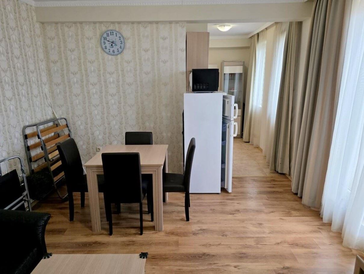 Przestronny apartament z jedną sypialnią w spokojnym kompleksie nad morzem w Rawdzie