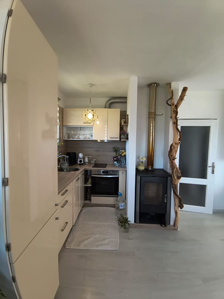 Odnowione mieszkanie dwupokojowe z panoramicznym widokiem w nowoczesnym kompleksie blisko Słonecznego Brzegu