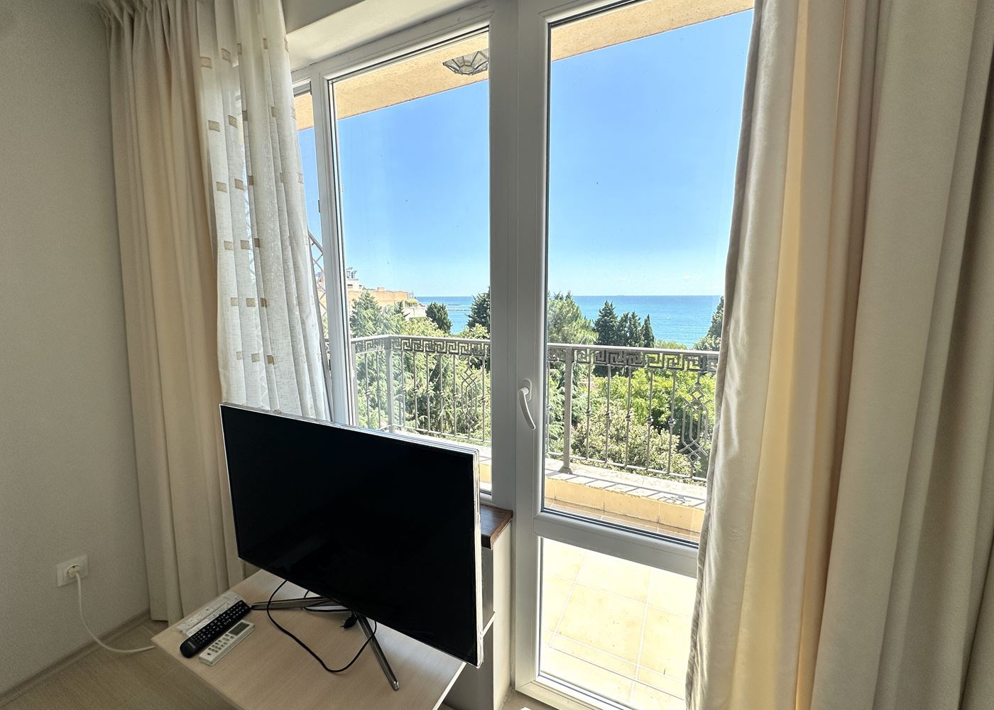 Apartament z jedną sypialnią w pierwszej linii z panoramicznym widokiem na morze w Nessebarze