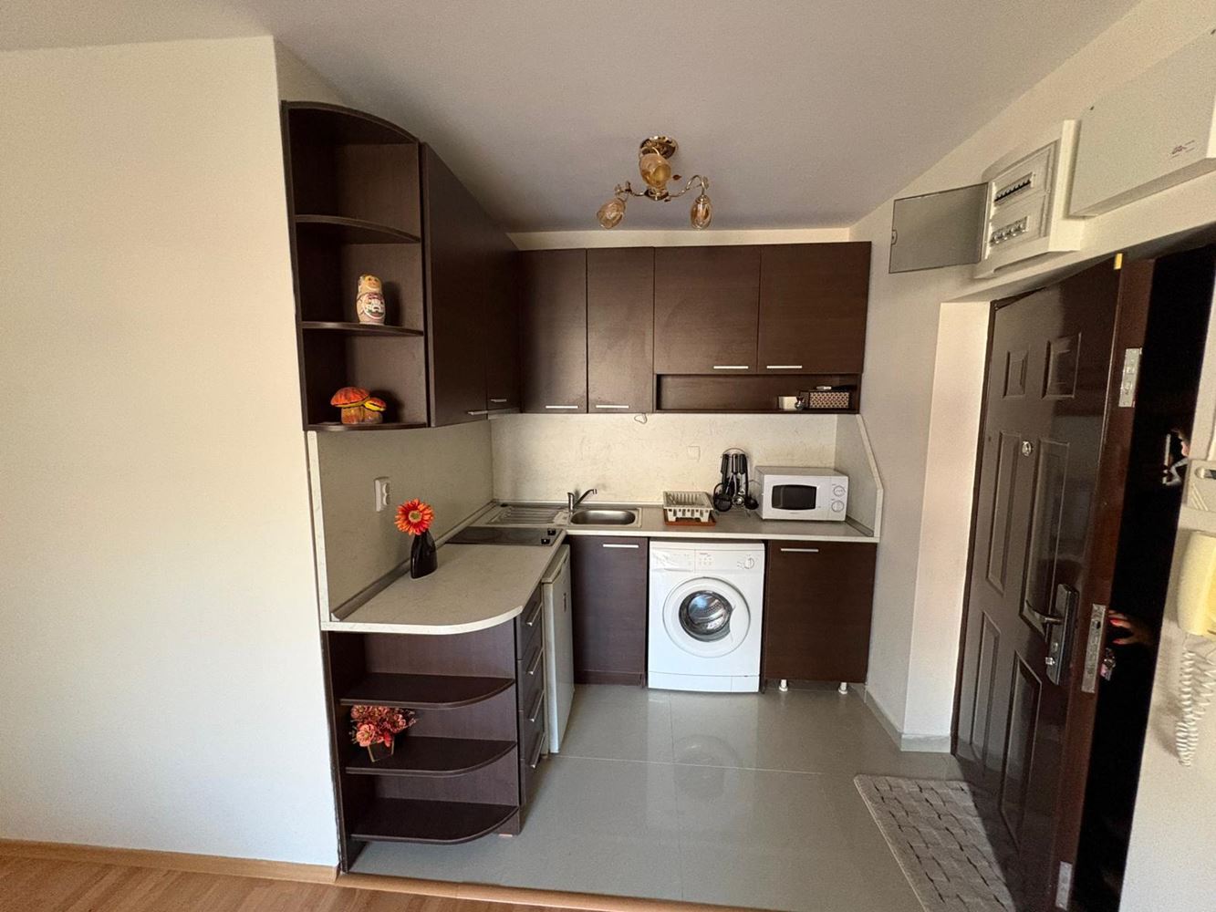 Przestronne studio w sercu Starego Miasta w Pomorie – zaledwie kilka kroków od morza