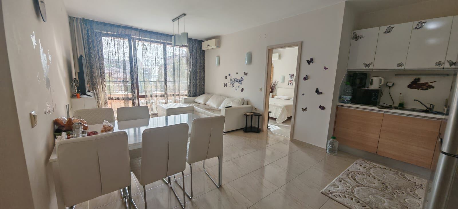 Apartament z dwiema sypialniami, widokiem na baseny i częściowym widokiem na morze, 200 metrów od plaży w Sveti Vlas