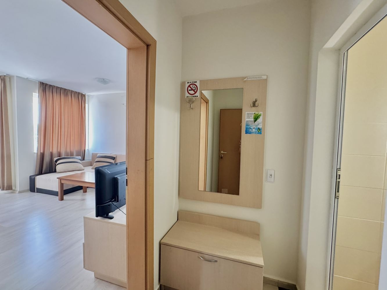 Przestronne studio z dużym panoramicznym tarasem w Słonecznym Brzegu – doskonała lokalizacja i niska opłata za utrzymanie