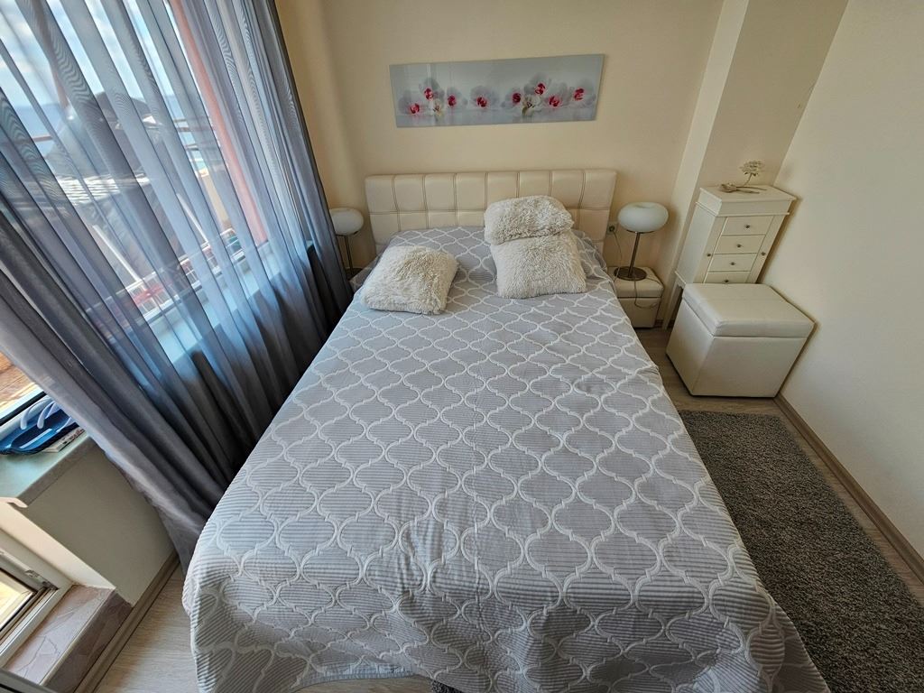 Luksusowy apartament panoramiczny na pierwszej linii morza z dwiema sypialniami i ogromnym tarasem