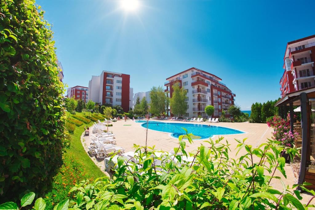 Luksusowy apartament z jedną sypialnią w pierwszej linii brzegowej w Świętym Własie