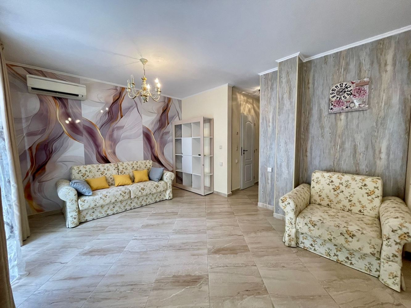 Luksusowy maisonette z ogrodem w elitarnym kompleksie – komfort i relaks blisko morza