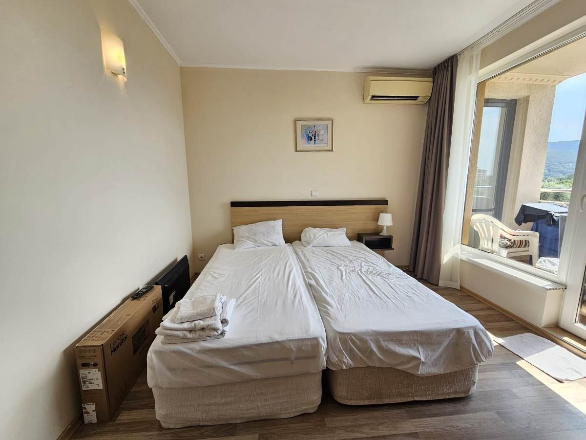 Luksusowy apartament z trzema sypialniami na pierwszej linii brzegowej w Obzorze – panoramiczny widok na morze i góry