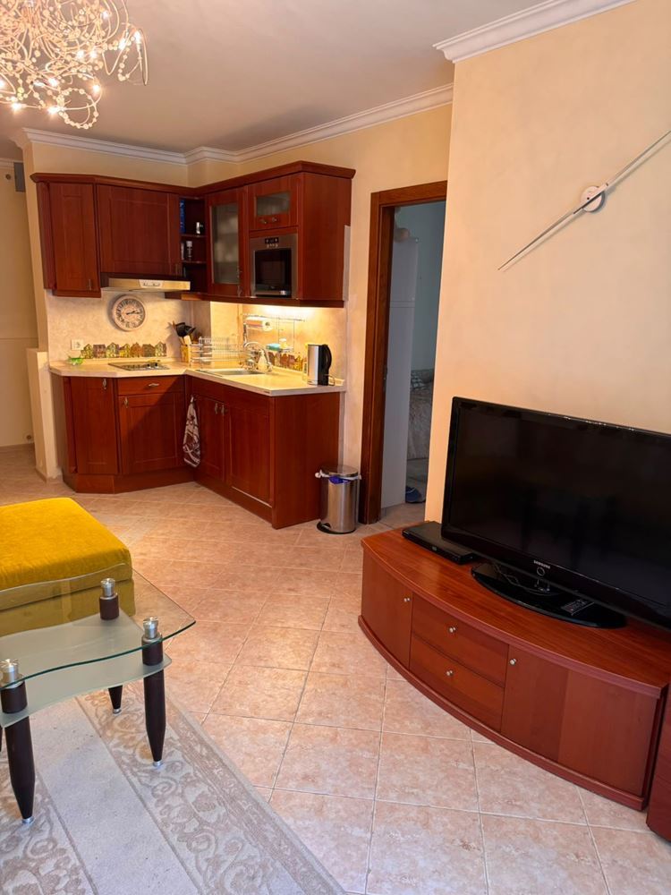 Apartament z dwiema sypialniami i widokiem na morze wśród sosen – luksus i spokój przy samej plaży w Sozopolu
