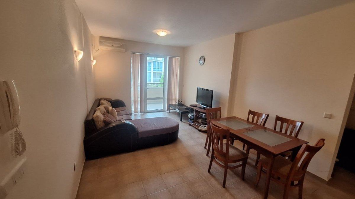 Przestronny apartament z dwiema sypialniami zaledwie kilka metrów od plaży w Rawdzie