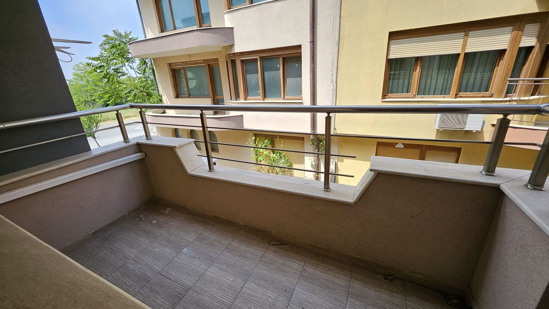 Nadmorski komfort w Nesebyrze – apartament z jedną sypialnią kilka kroków od plaży, bez opłaty za utrzymanie
