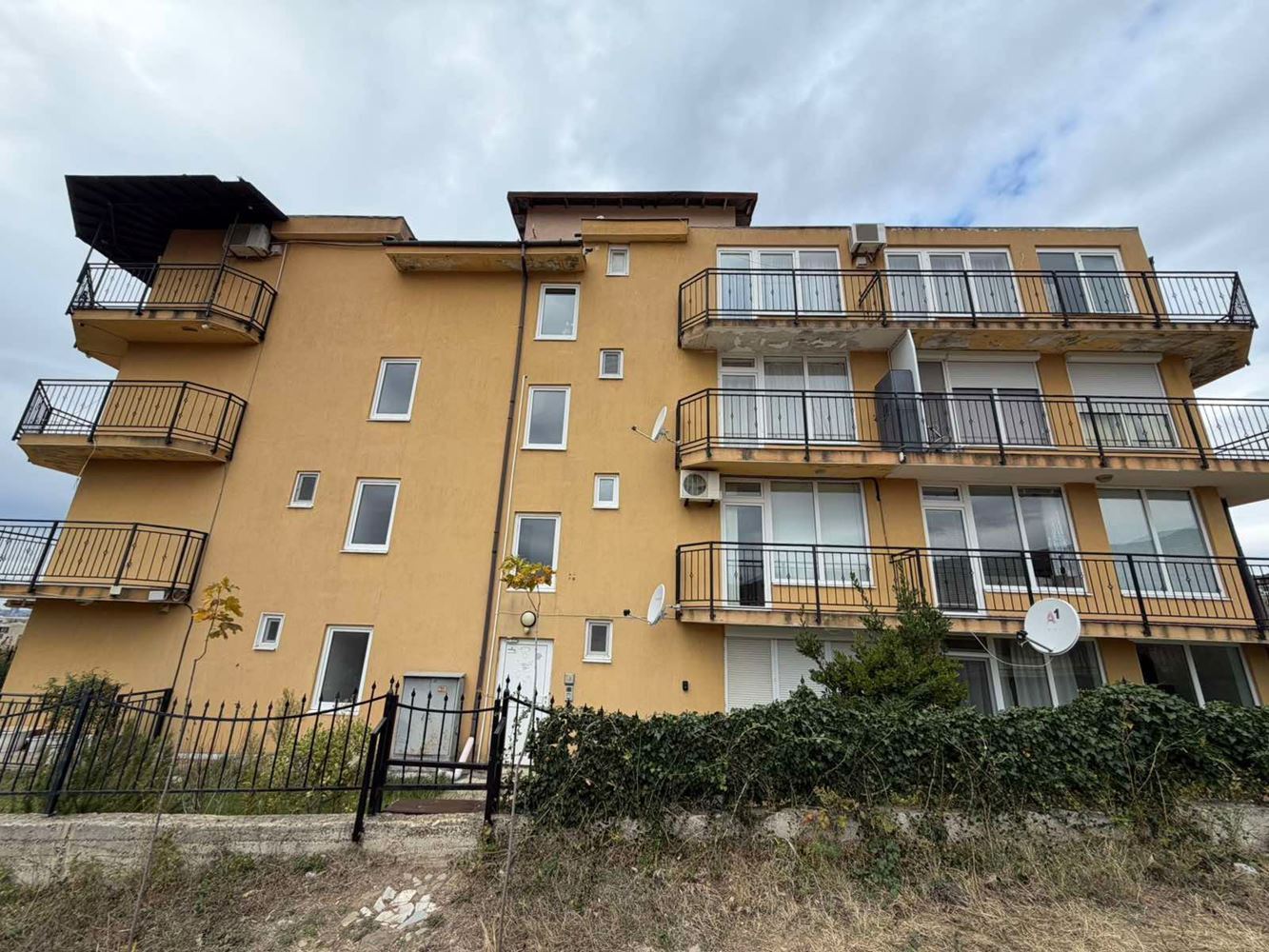 Apartament z jedną sypialnią i widokiem na morze w Sweti Własie, rejon Intsaraki – przytulność i spokój nad morzem