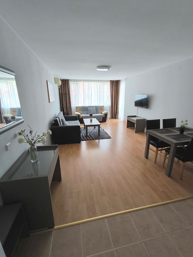 Luksusowy apartament z jedną sypialnią w pierwszej linii brzegowej w Świętym Własie
