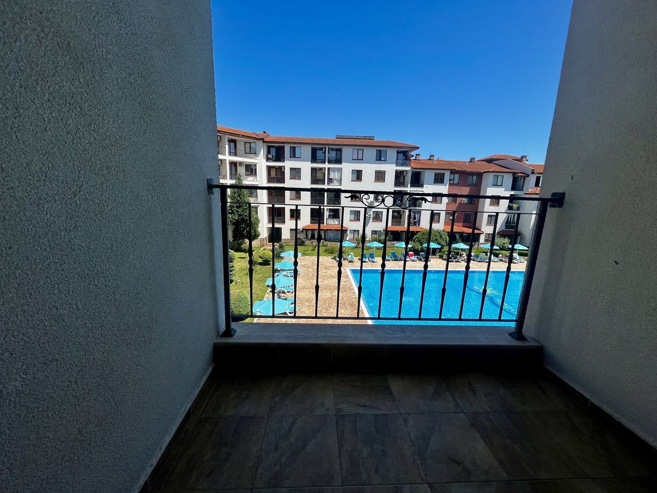 Przestronny apartament z dwiema sypialniami w Nesebyrze – w pełni umeblowany i gotowy do zamieszkania