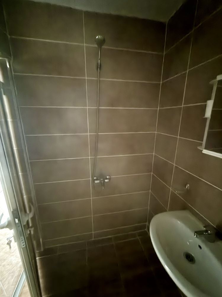 Kompaktowe i funkcjonalne studio w Ravdzie – gotowe do zamieszkania