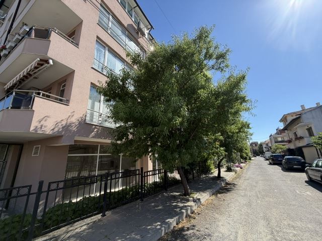 Przestronny apartament z jedną sypialnią i widokiem na morze w samym sercu Sarafowa z możliwością przebudowy na apartament z dwiema sypialniami