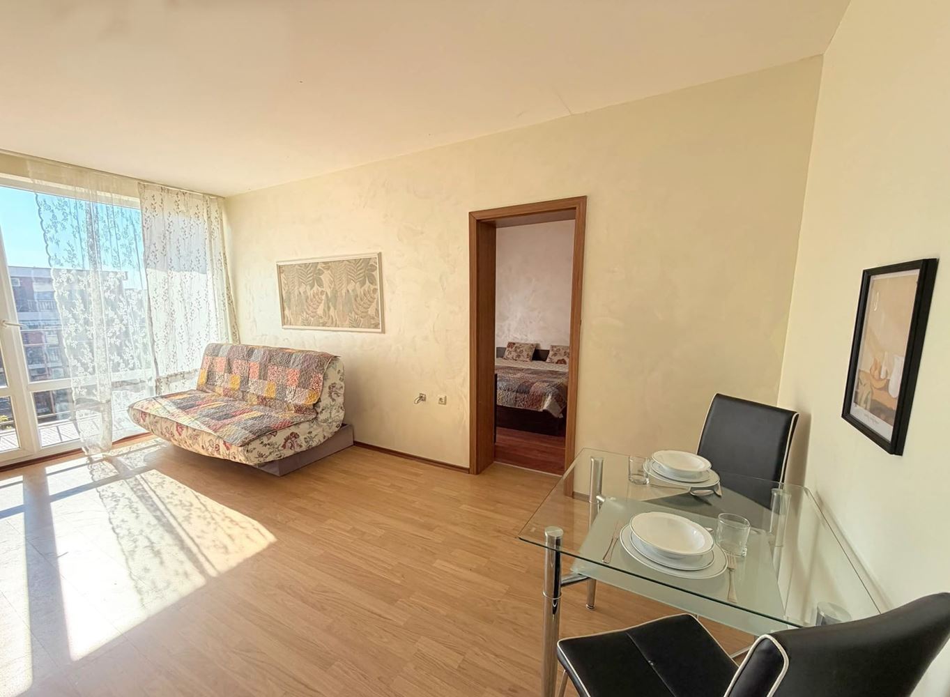 Jasny i ciepły apartament z jedną sypialnią w pobliżu Aquaparku w Słonecznym Brzegu – doskonała inwestycja na wynajem