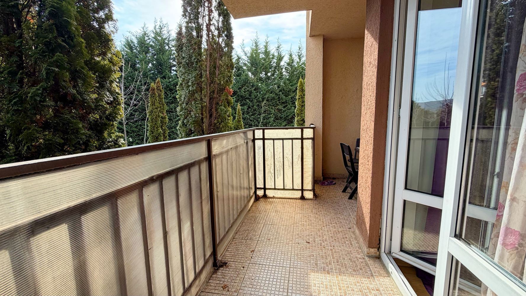 Przestronne studio z tarasem w nowoczesnym kompleksie w Słonecznym Brzegu – komfort i rozrywka w odległości krótkiego spaceru od morza