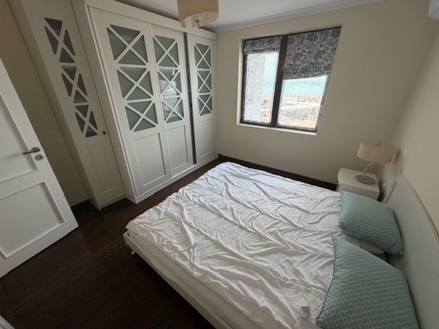 Frontowy widok na morze w pierwszej linii brzegowej – apartament z dwiema sypialniami w Świętym Własie o wyjątkowej lokalizacji