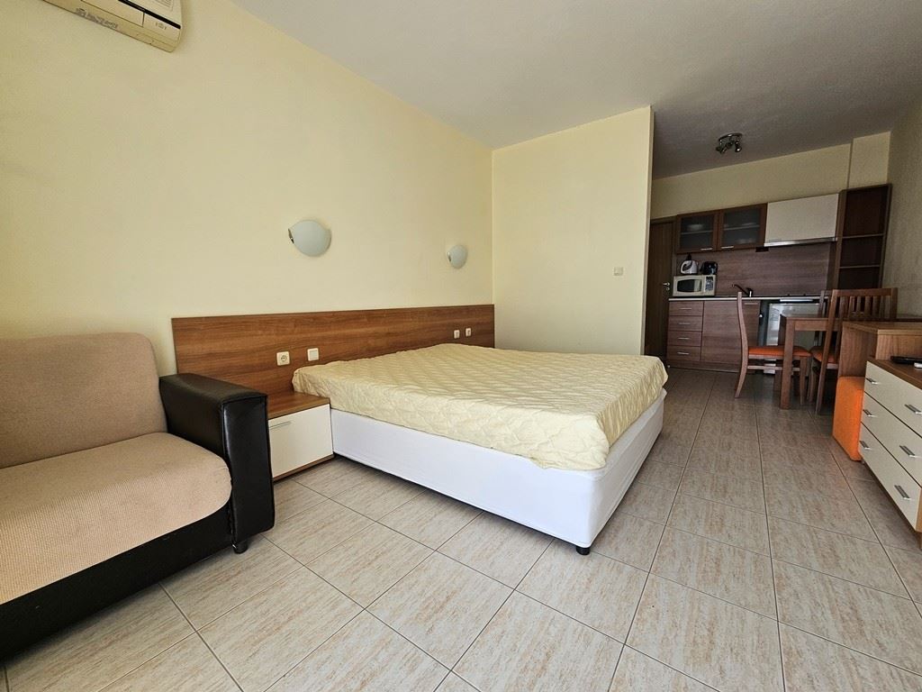 Stylowe studio z panoramicznym widokiem na basen w Słonecznym Brzegu – gotowe do zamieszkania i inwestycji