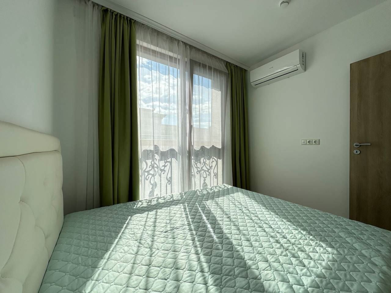 Trzypokojowe mieszkanie w elitarnym kompleksie w Sunny Beach – nowoczesny luksus, komfort i morska atmosfera