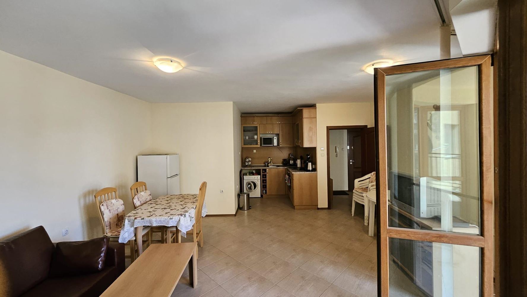 Apartament z dwiema sypialniami o doskonałej powierzchni i niskiej opłacie za utrzymanie w Słonecznym Brzegu