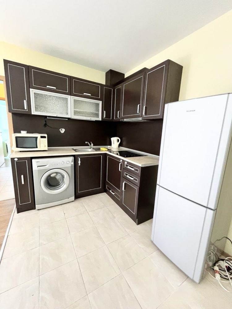 Przestronny apartament z jedną sypialnią i widokiem na basen w doskonale utrzymanym kompleksie w Pomorie