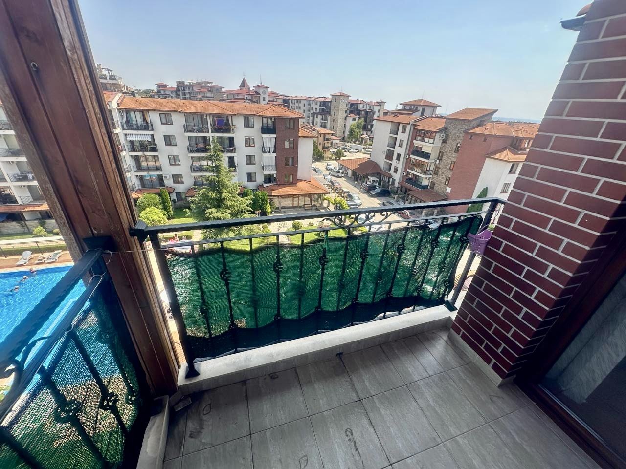 Przestronny apartament z jedną sypialnią z widokiem na zielony dziedziniec w Nessebarze