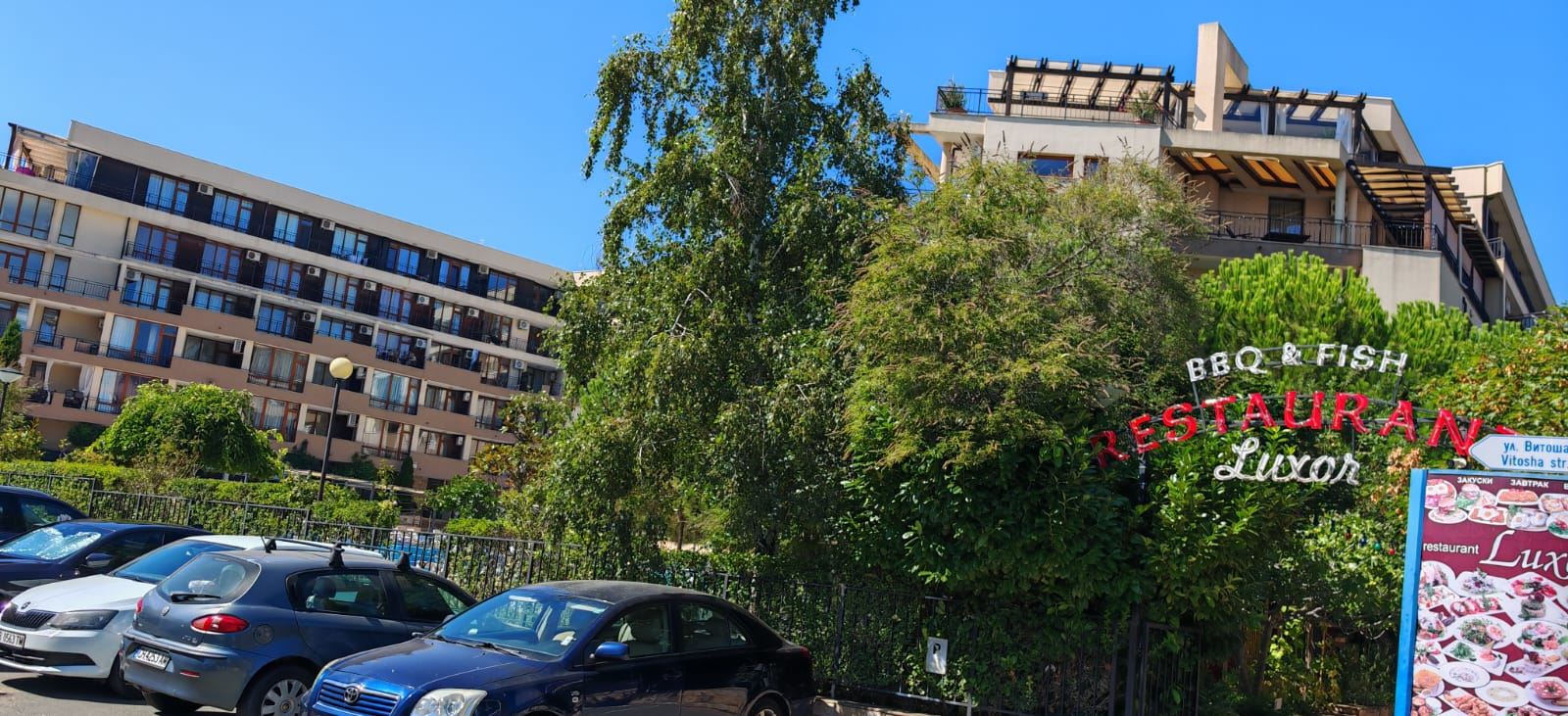 Doskonała okazja w Świętym Własie – umeblowany przestronny apartament z jedną sypialnią blisko plaży