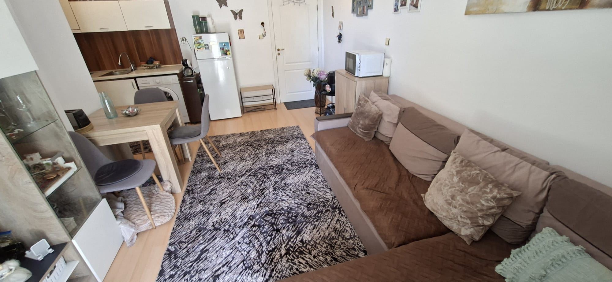 Przestronne i jasne mieszkanie z jedną sypialnią w zadbanym kompleksie blisko Słonecznego Brzegu