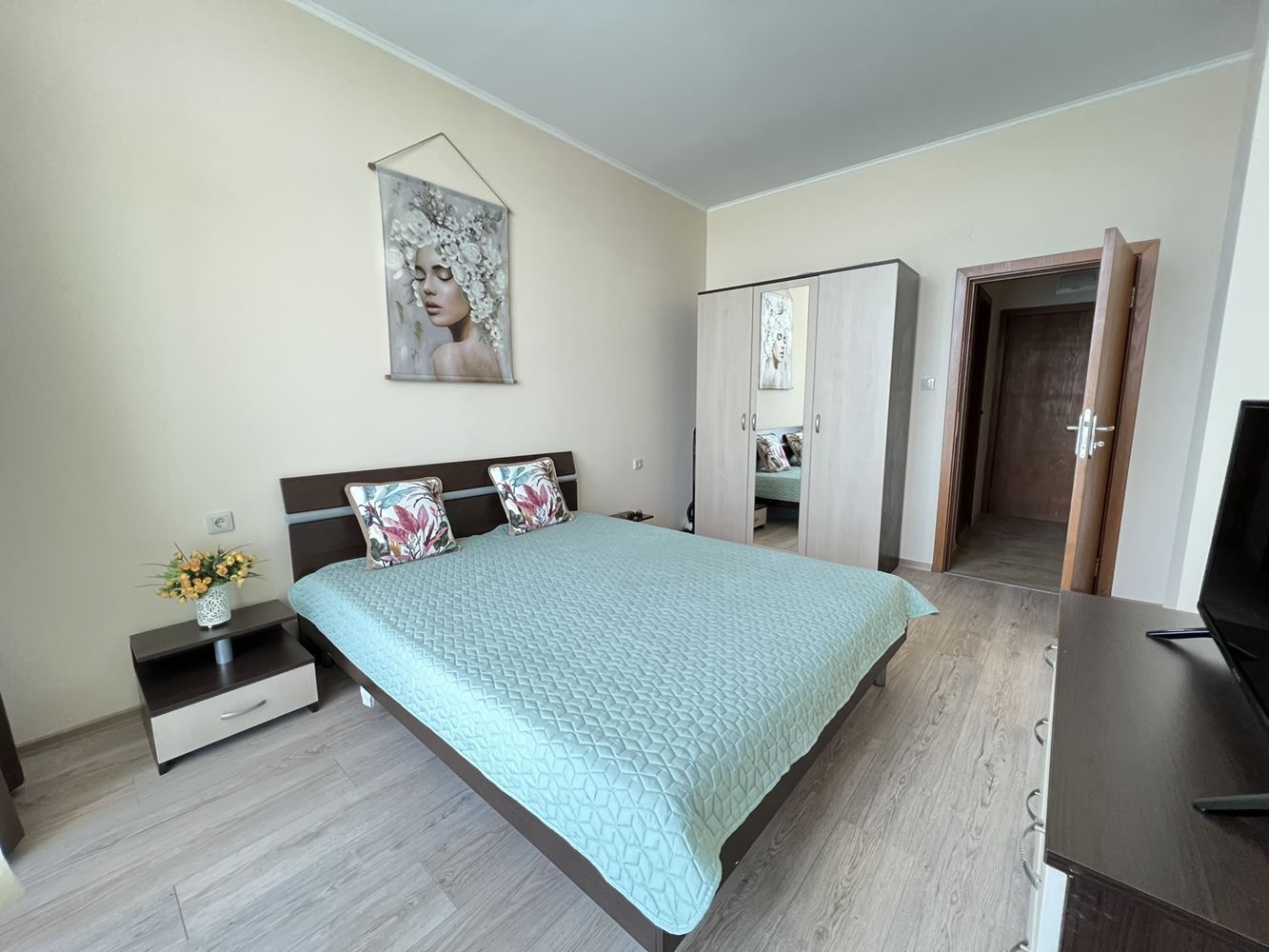 Apartament z jedną sypialnią w pierwszej linii brzegowej z widokiem na morze w Nesebyrze, 500 m od Starego Miasta