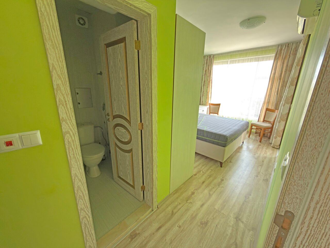 Apartament z dwiema sypialniami i widokiem na morze, 200 metrów od plaży w Pomorie