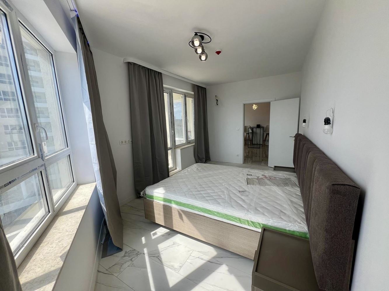 Nowoczesny apartament z jedną sypialnią z panoramicznym widokiem w prestiżowym kompleksie – gotowy do zamieszkania