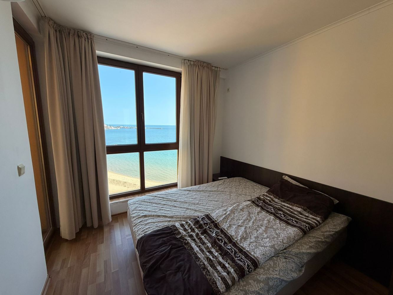 Apartament z dwiema sypialniami i bezpośrednim widokiem na morze, w pierwszej linii brzegowej w Nessebarze