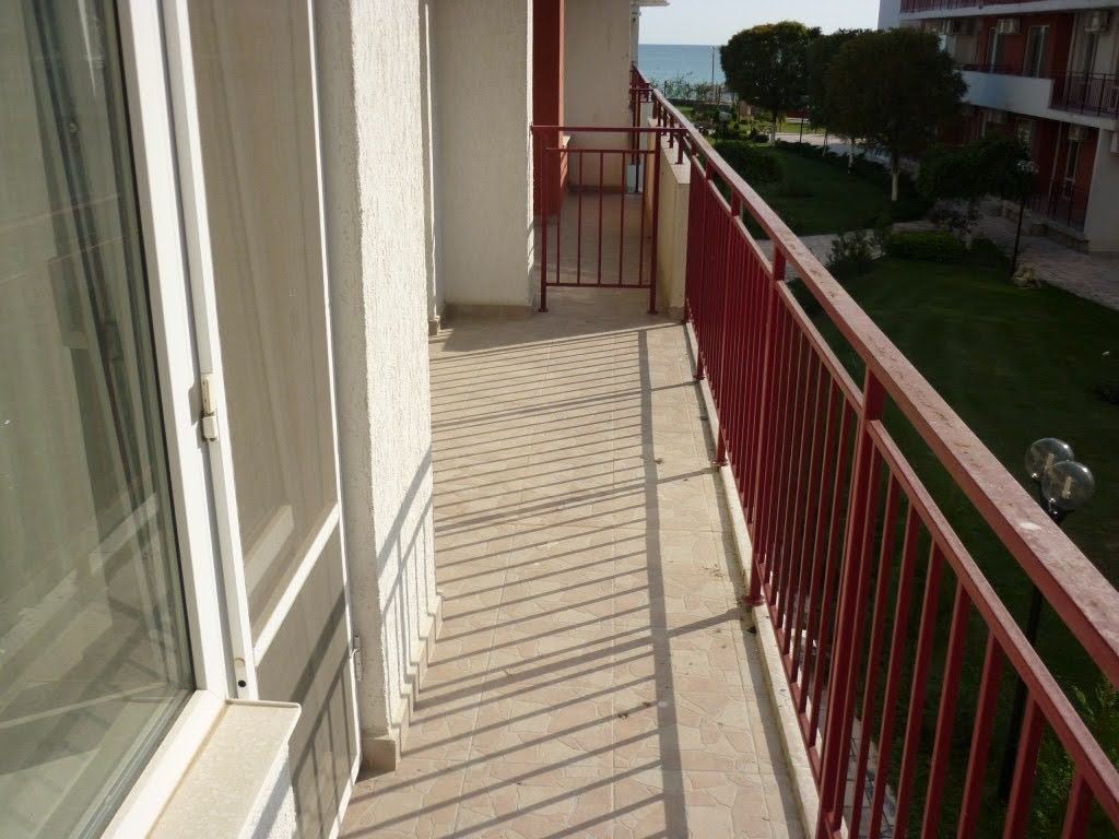  W pełni umeblowane mieszkanie z jedną sypialnią na pierwszej linii brzegowej z widokiem na morze w Elenite