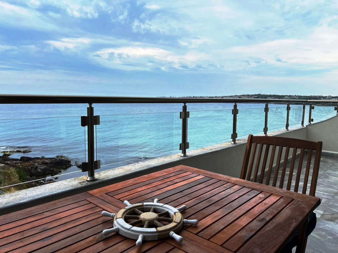 Sozopol – mieszkanie dwupokojowe w absolutnej pierwszej linii brzegowej przy plaży Harmani
