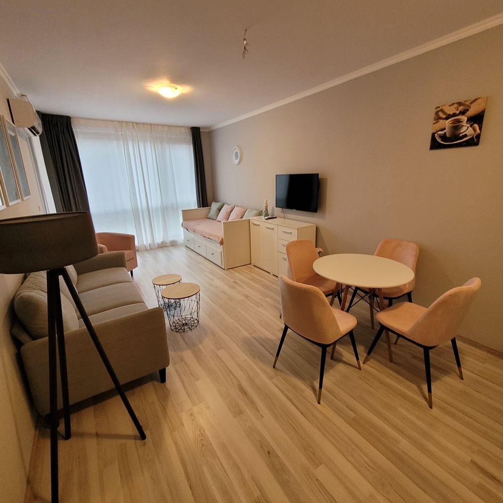 Przytulny apartament z jedną sypialnią z nowym wyposażeniem w zamkniętym kompleksie nad morzem w kurorcie Elenite