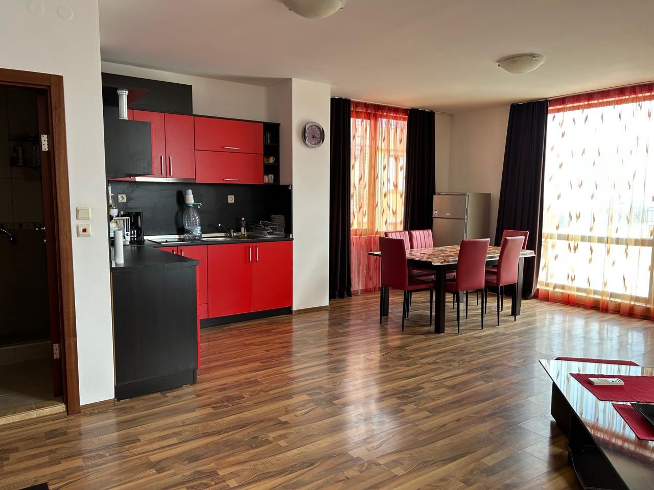 Przestronny apartament z dwiema sypialniami i panoramicznym widokiem na morze w Sveti Vlas