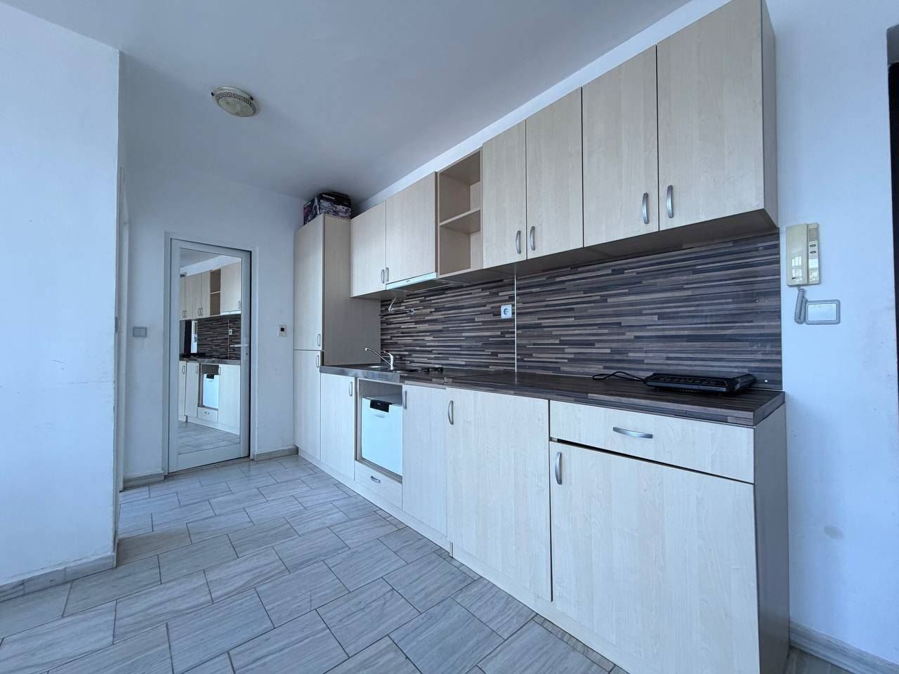 Apartament z jedną sypialnią na pierwszej linii brzegowej w Pomorie – panoramiczny widok na morze i basen