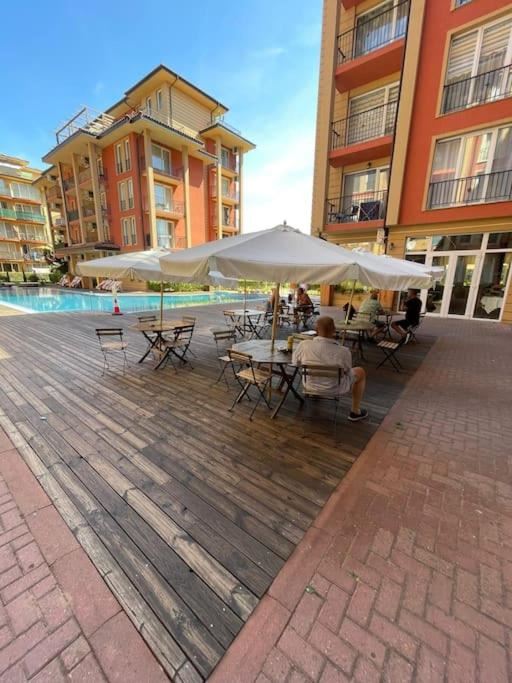 Dwupokojowy apartament w prestiżowym kompleksie w Słonecznym Brzegu – tylko 400 metrów od plaży