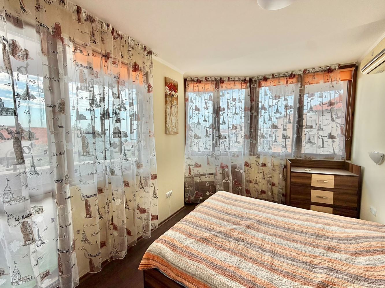Apartament z jedną sypialnią z widokiem na morze i niską opłatą za utrzymanie w Rawdzie