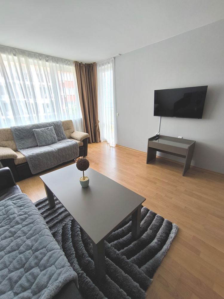 Luksusowy apartament z jedną sypialnią w pierwszej linii brzegowej w Świętym Własie