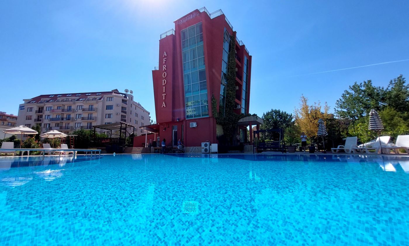 Nowoczesne mieszkanie dwupokojowe (z jedną sypialnią) w Sunny Beach – styl, komfort i gotowe do zamieszkania  