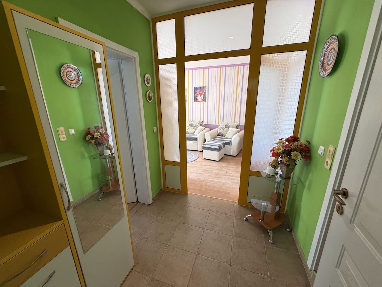 Apartament z jedną sypialnią, przestronnym tarasem i widokiem na morze w Sveti Vlas – 300 metrów od plaży